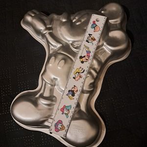 Vintage Wilton Disney LARGE Mickey Mouse 1995 Full Body Cake Pan